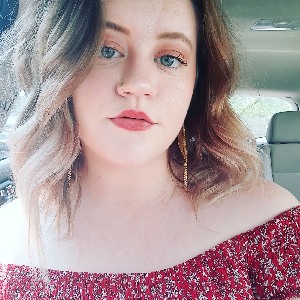 Meet your Posher, Alyssa